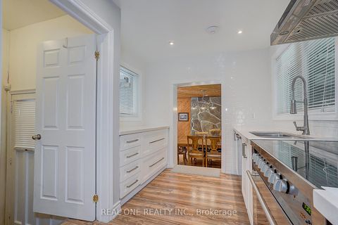 Photo 6 at 37 Lauralynn Crescent, Malvern West, Toronto