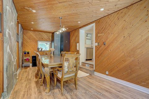 Photo 8 at 37 Lauralynn Crescent, Malvern West, Toronto