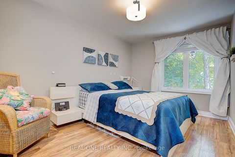 Photo 10 at 37 Lauralynn Crescent, Malvern West, Toronto
