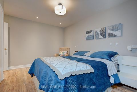 Photo 11 at 37 Lauralynn Crescent, Malvern West, Toronto