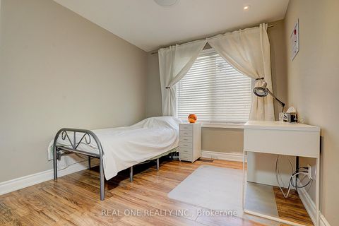Photo 14 at 37 Lauralynn Crescent, Malvern West, Toronto