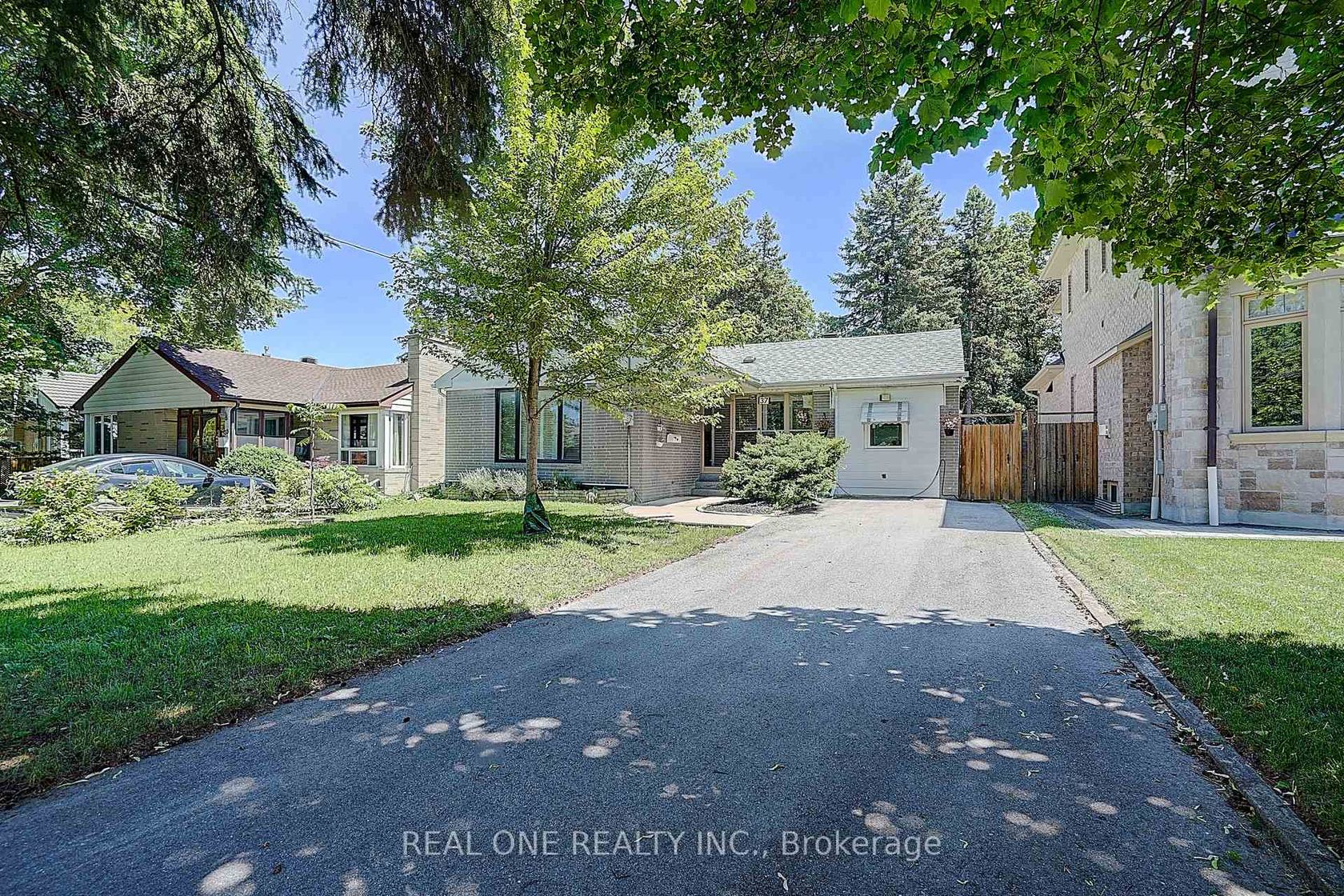 37 Lauralynn Crescent, Malvern West, Toronto 