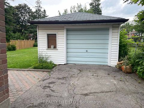 Photo 1 at 24 Battersea Crescent, Maple Leaf, Toronto