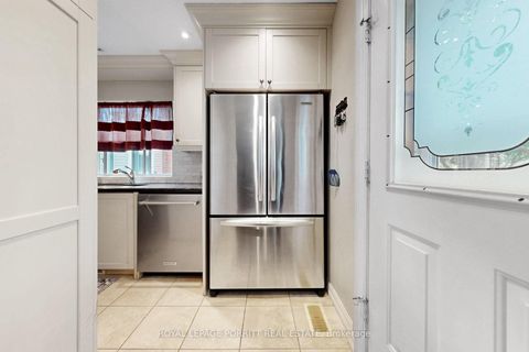 Photo 2 at 14 Heslop Drive, Alderwood, Toronto