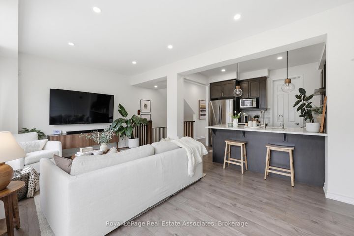 Photo 8 at 27 - 1222 Rose Way, CB Cobban, Milton