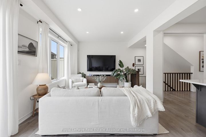 Photo 9 at 27 - 1222 Rose Way, CB Cobban, Milton