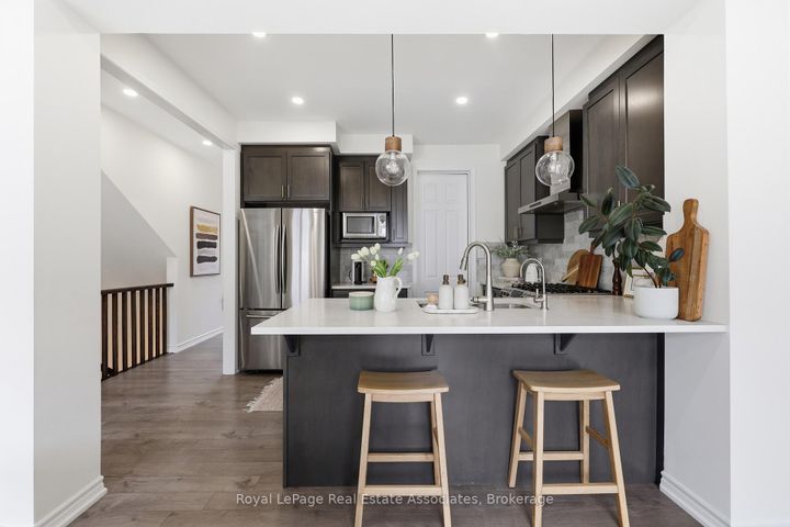 Photo 10 at 27 - 1222 Rose Way, CB Cobban, Milton