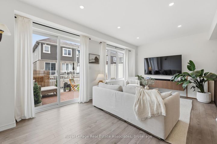 Photo 11 at 27 - 1222 Rose Way, CB Cobban, Milton