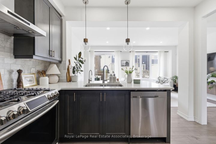 Photo 18 at 27 - 1222 Rose Way, CB Cobban, Milton