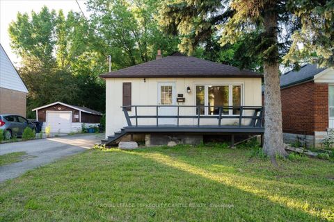 Photo 1 at 175 Clearbrooke Circle, Kipling, Toronto