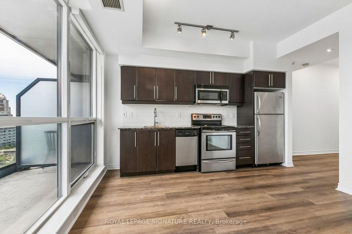 Photo 3 at 923 - 2885 Bayview Avenue, Bayview Village, Toronto