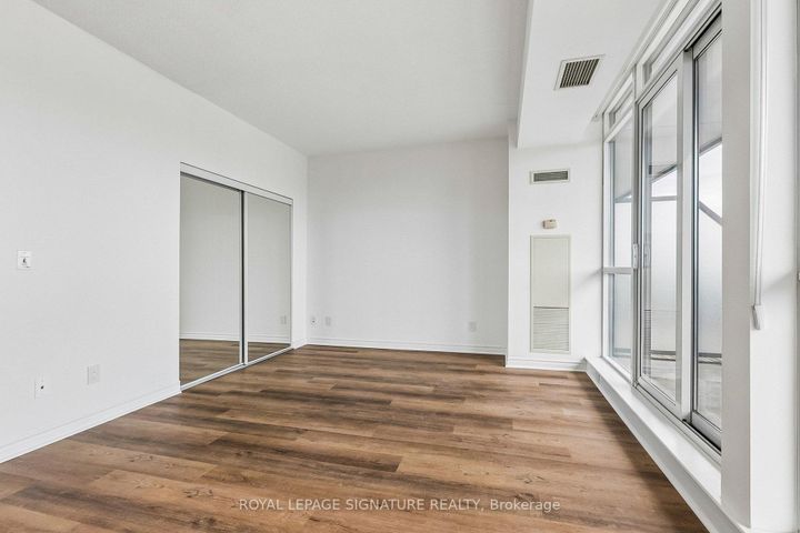 Photo 5 at 923 - 2885 Bayview Avenue, Bayview Village, Toronto