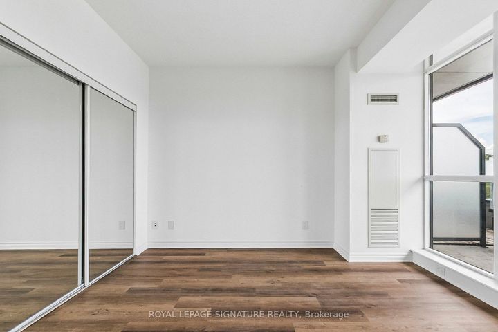 Photo 8 at 923 - 2885 Bayview Avenue, Bayview Village, Toronto