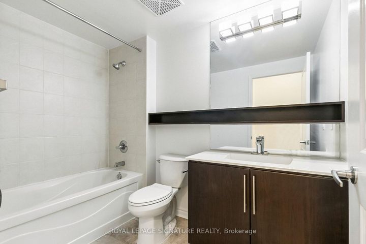 Photo 13 at 923 - 2885 Bayview Avenue, Bayview Village, Toronto