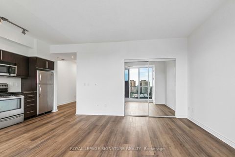 Photo 12 at 923 - 2885 Bayview Avenue, Bayview Village, Toronto