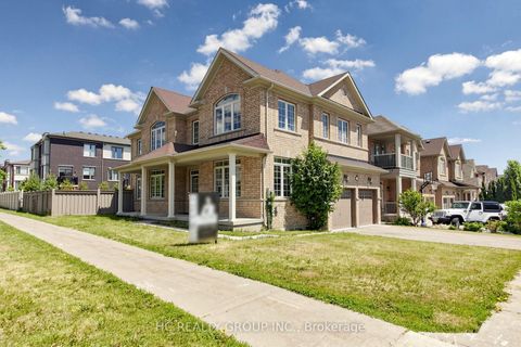 Photo 2 at 2 Apple Grove Court, Patterson, Vaughan