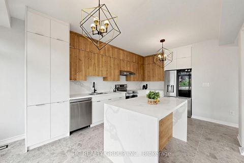 Photo 16 at 2 Apple Grove Court, Patterson, Vaughan
