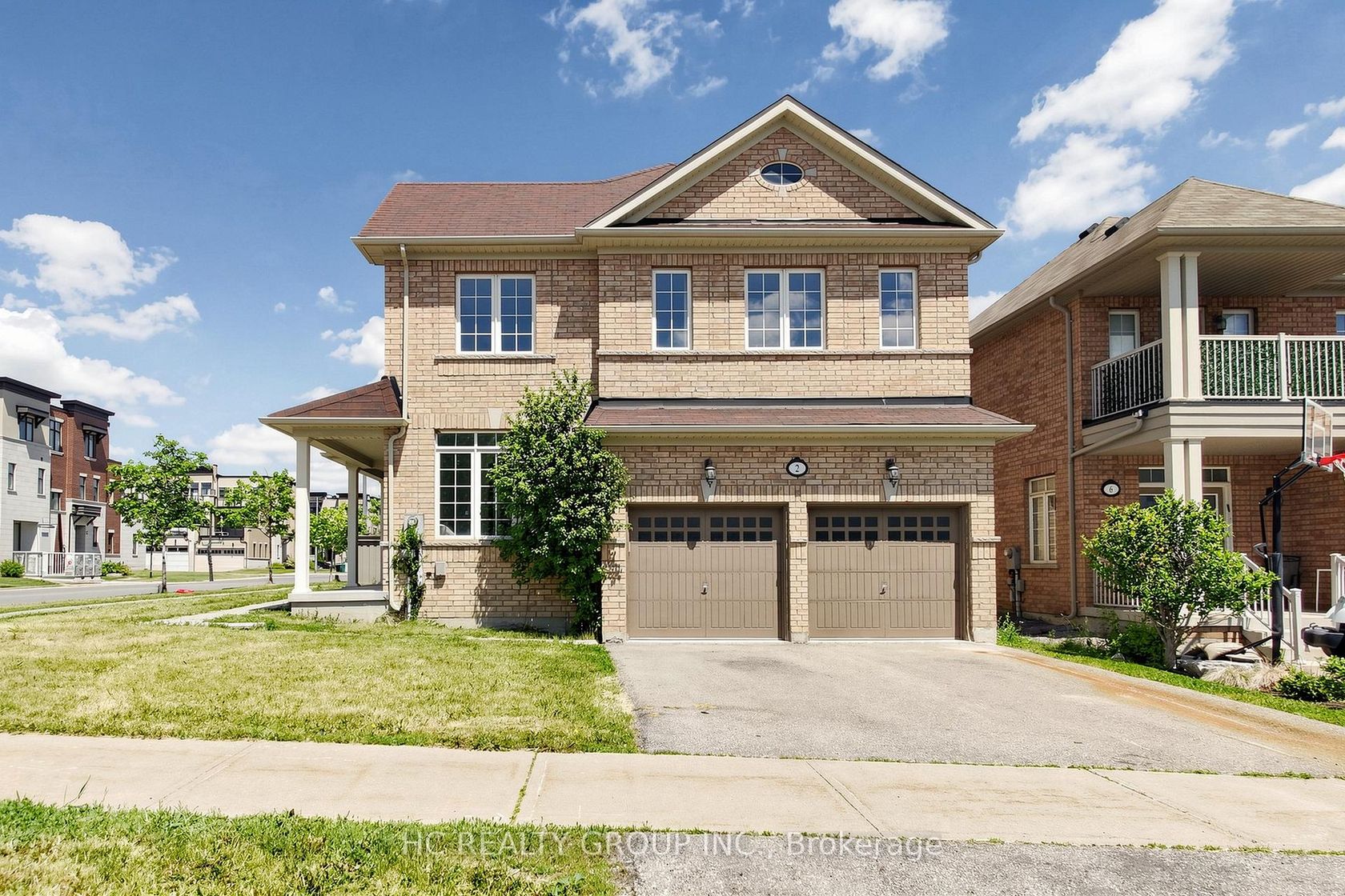 2 Apple Grove Court, Patterson, Vaughan photo number 2