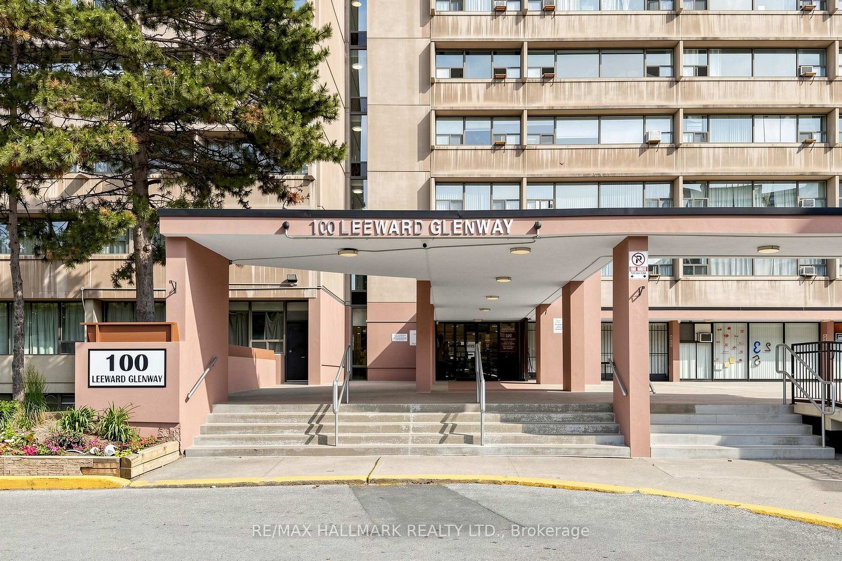 701 - 100 Leeward Glenway, Flemingdon Park, Toronto photo 7