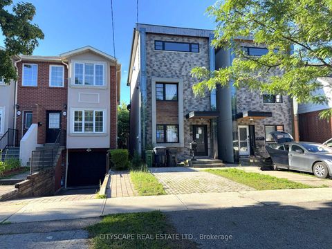 Photo 1 at 817 Cosburn Avenue, East York, Toronto
