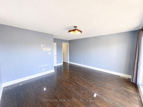 Photo 26 at 817 Cosburn Avenue, East York, Toronto