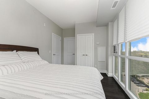 Photo 18 at 711 - 4700 Highway 7, East Woodbridge, Vaughan