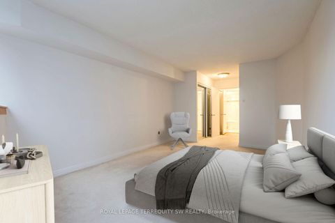 Photo 4 at 407 - 1055 Bay Street, Bay Street Corridor, Toronto