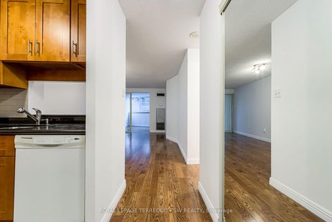 Photo 8 at 407 - 1055 Bay Street, Bay Street Corridor, Toronto