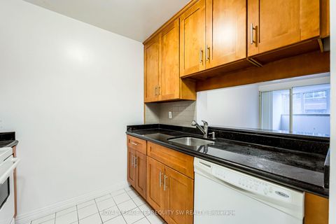 Photo 10 at 407 - 1055 Bay Street, Bay Street Corridor, Toronto