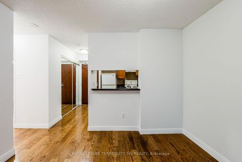 Photo 17 at 407 - 1055 Bay Street, Bay Street Corridor, Toronto