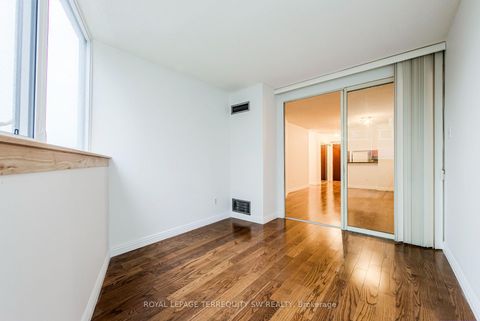 Photo 28 at 407 - 1055 Bay Street, Bay Street Corridor, Toronto