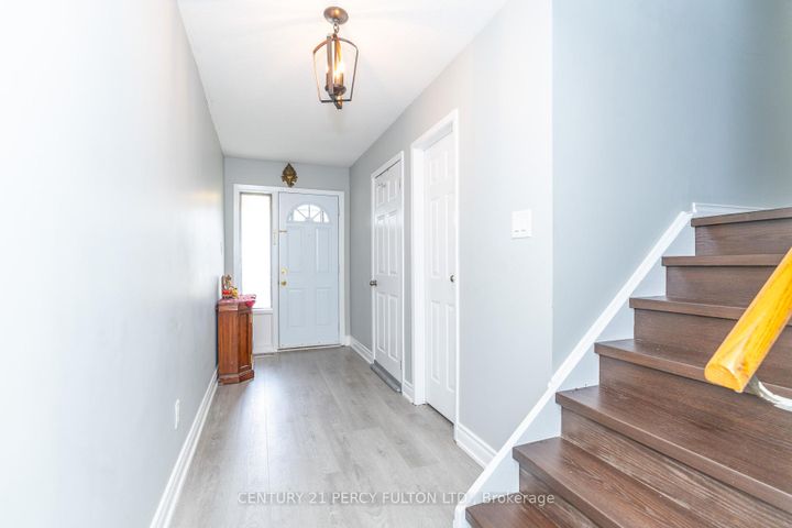 Photo 2 at 4 - 1415 Fieldlight Boulevard, Liverpool, Pickering