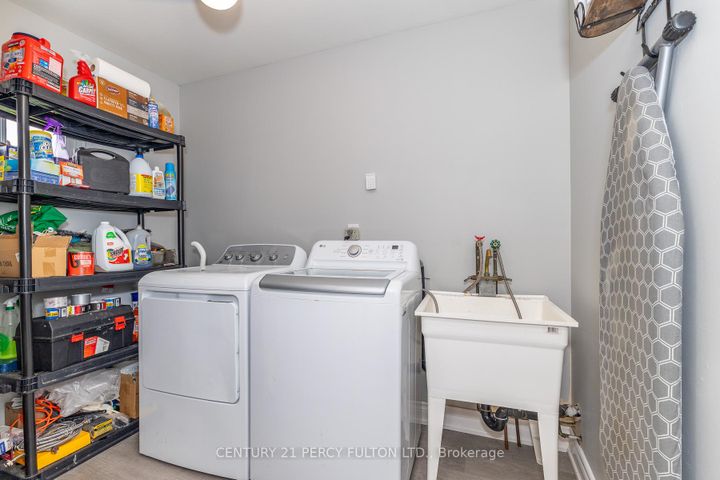 Photo 4 at 4 - 1415 Fieldlight Boulevard, Liverpool, Pickering