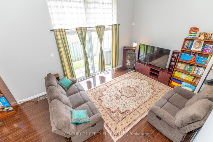 Photo 12 at 4 - 1415 Fieldlight Boulevard, Liverpool, Pickering