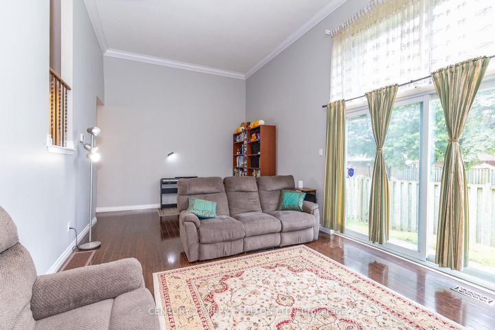 Photo 14 at 4 - 1415 Fieldlight Boulevard, Liverpool, Pickering