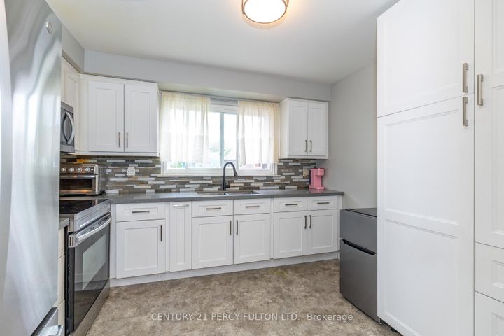 Photo 15 at 4 - 1415 Fieldlight Boulevard, Liverpool, Pickering