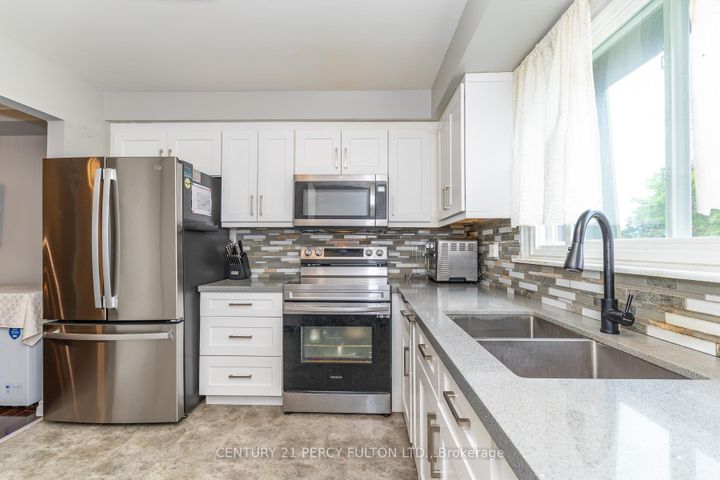 Photo 16 at 4 - 1415 Fieldlight Boulevard, Liverpool, Pickering