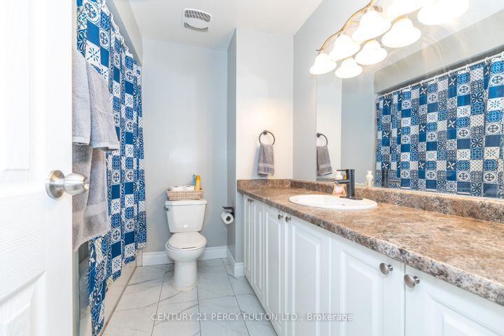 Photo 22 at 4 - 1415 Fieldlight Boulevard, Liverpool, Pickering