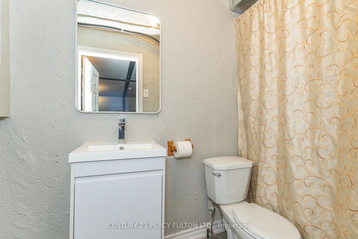 Photo 37 at 4 - 1415 Fieldlight Boulevard, Liverpool, Pickering