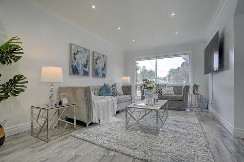 Photo 1 at 18 Courton Drive, Maryvale, Toronto