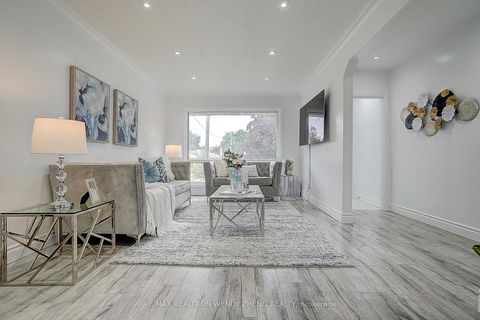 Photo 2 at 18 Courton Drive, Maryvale, Toronto