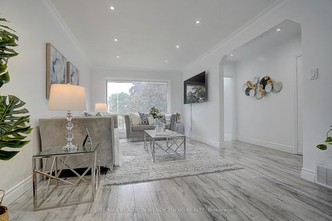 Photo 3 at 18 Courton Drive, Maryvale, Toronto