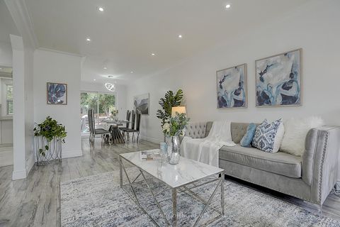 Photo 5 at 18 Courton Drive, Maryvale, Toronto