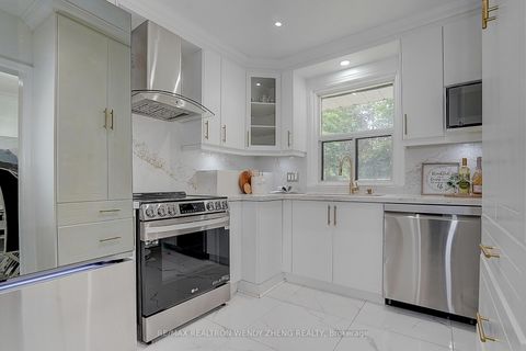 Photo 11 at 18 Courton Drive, Maryvale, Toronto