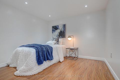 Photo 33 at 18 Courton Drive, Maryvale, Toronto
