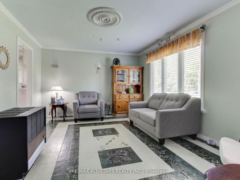 Photo 4 at 9 Riverglen Drive, Keswick South, Georgina