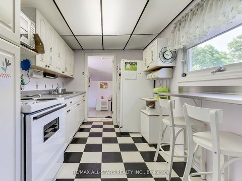 Photo 6 at 9 Riverglen Drive, Keswick South, Georgina