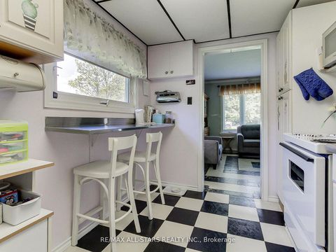 Photo 8 at 9 Riverglen Drive, Keswick South, Georgina