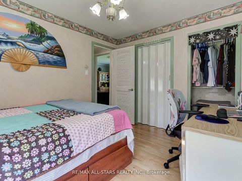 Photo 11 at 9 Riverglen Drive, Keswick South, Georgina