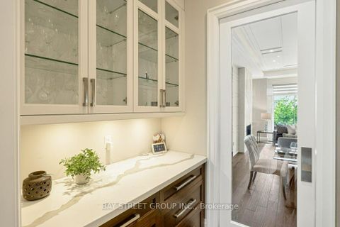 Photo 9 at 36A Doverwood Court, Newtonbrook East, Toronto